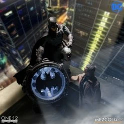 Vendor-unknown Mezco Toyz One:12 Collective DC Comics Batman: Supreme Knight 1/12 Scale Action Figure