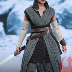Vendor-unknown Hot Toys Star Wars Episode VIII The Last Jedi Rey (Jedi Training) 1/6 Scale Figure 26 Vendor-unknown Hot Toys Star Wars Episode VIII The Last Jedi Rey (Jedi Training) 1/6 Scale Figure