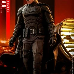 Maybang's Collectibles Hot Toys DC Comics The Batman: Batman And Bat-Signal 1/6 Scale 12