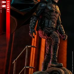 Maybang's Collectibles Hot Toys DC Comics The Batman: Batman And Bat-Signal 1/6 Scale 12