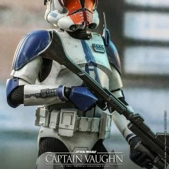 Maybang's Collectibles Hot Toys Star Wars The Clone Wars Captain Vaughn 1/6 Scale 12