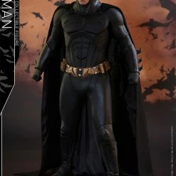Vendor-unknown Hot Toys DC Comics Batman Begins The Batman 1/4 Quarter Scale Figure 43 Vendor-unknown Hot Toys DC Comics Batman Begins The Batman 1/4 Quarter Scale Figure
