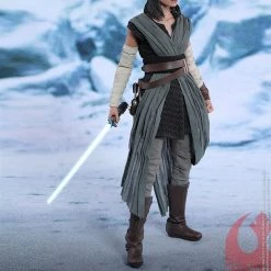 Vendor-unknown Hot Toys Star Wars Episode VIII The Last Jedi Rey (Jedi Training) 1/6 Scale Figure 25 Vendor-unknown Hot Toys Star Wars Episode VIII The Last Jedi Rey (Jedi Training) 1/6 Scale Figure