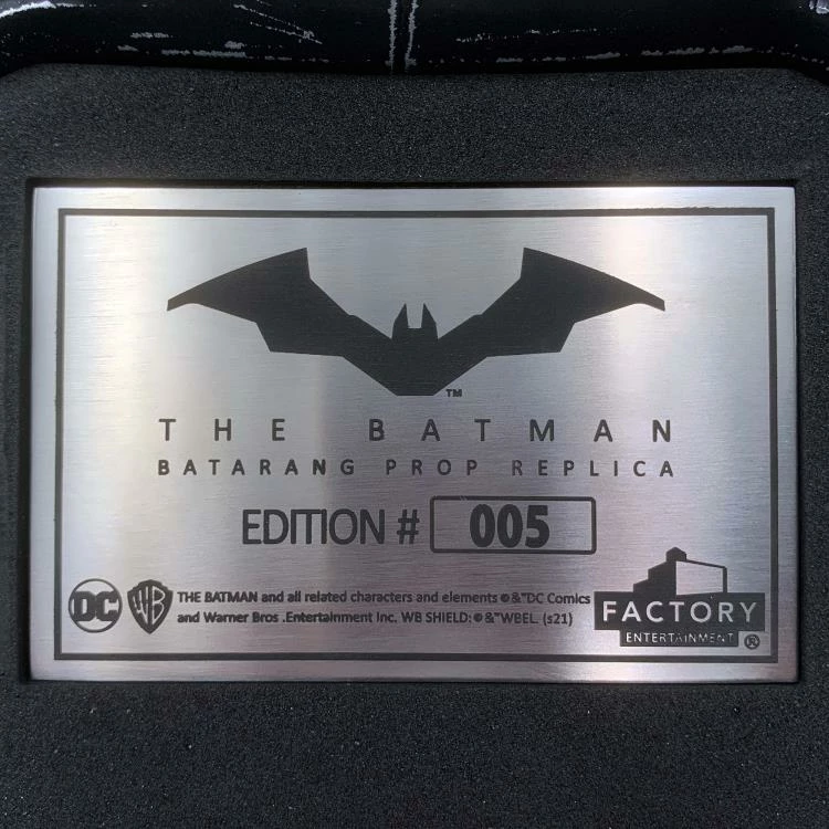 Maybang's Collectibles Factory Entertainment DC Comics The Batman - Batarang Limited Edition Prop Replica 7 Maybang's Collectibles Factory Entertainment DC Comics The Batman - Batarang Limited Edition Prop Replica